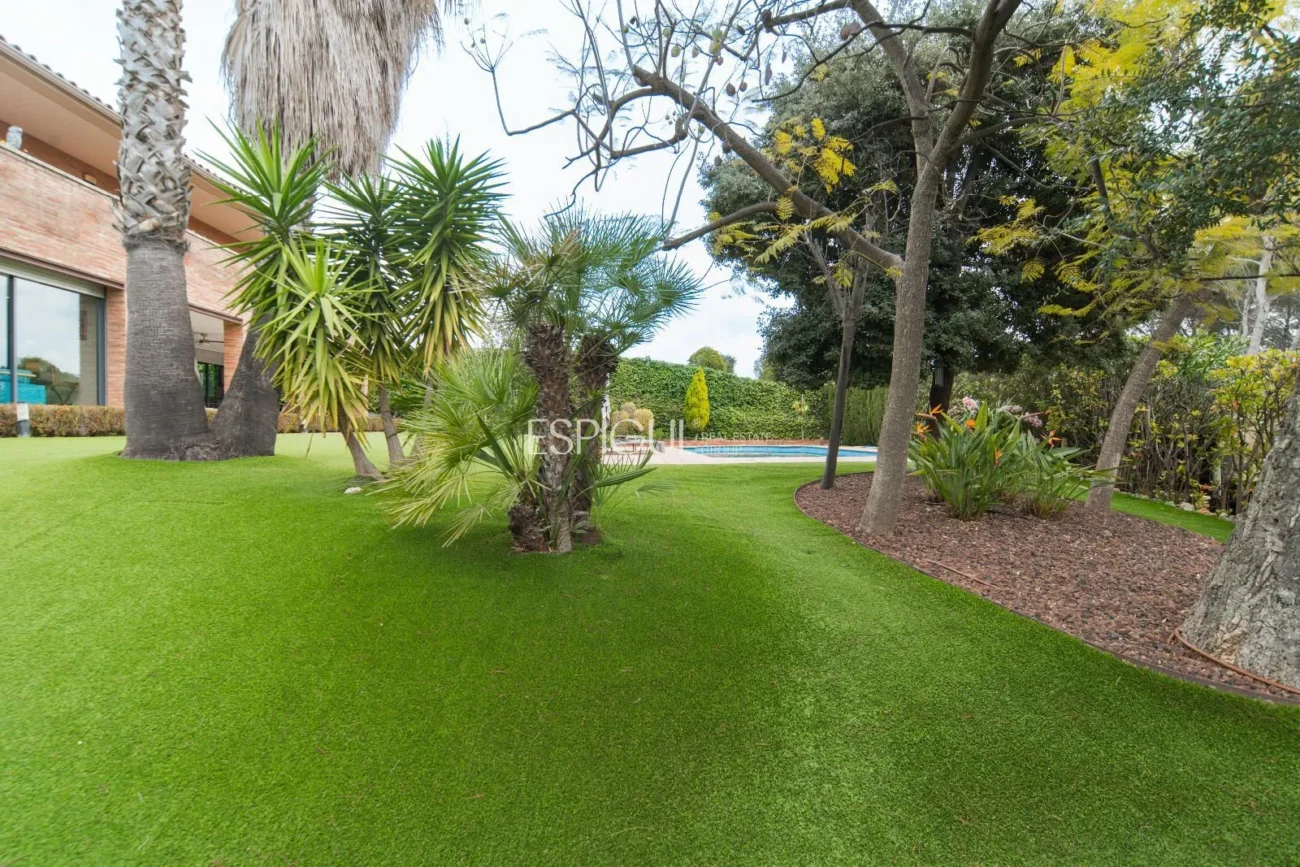 Amplia casa de 6 habitaciones con piscina en Sant Berger, Teià