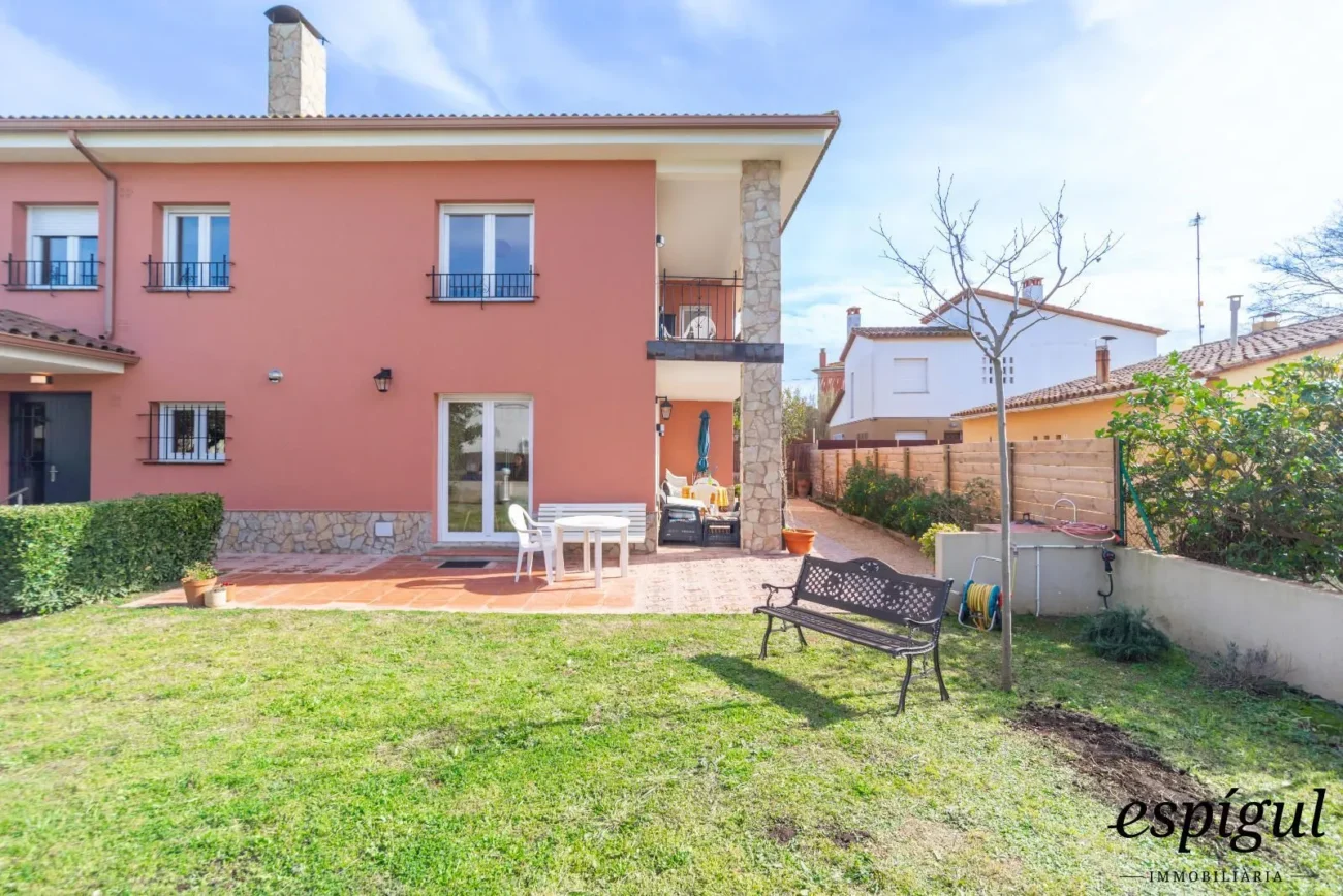 Spacious 6-Bedroom Renovated House with Garden in Palafrugell
