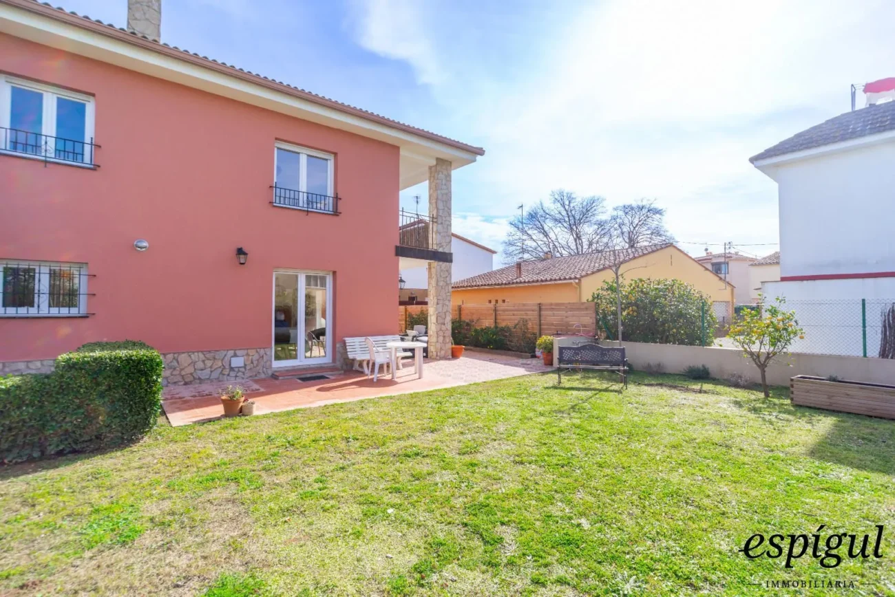 Ampla casa reformada de 6 habitacions amb jardí a Palafrugell