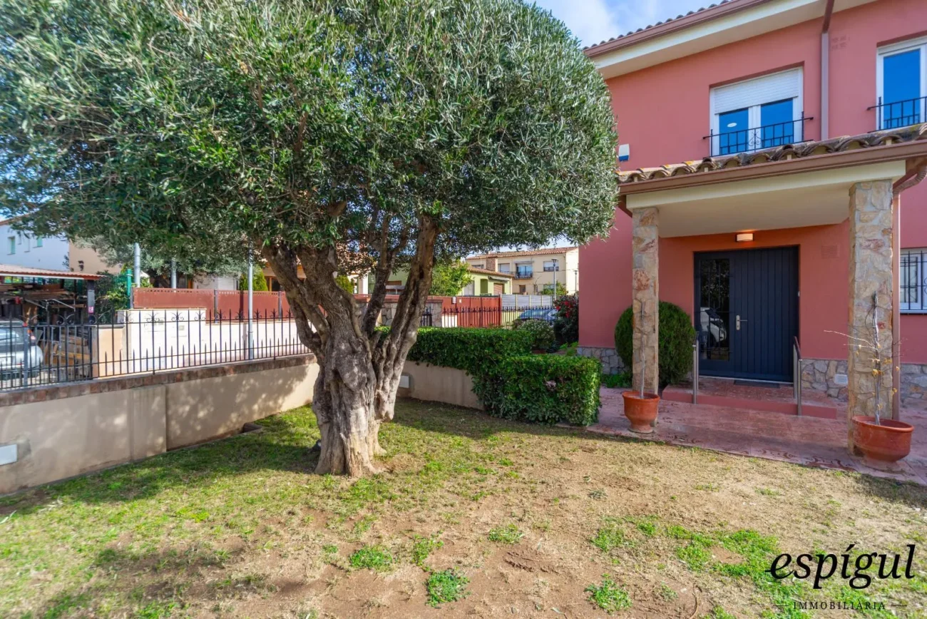 Ampla casa reformada de 6 habitacions amb jardí a Palafrugell