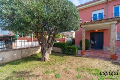Ampla casa reformada de 6 habitacions amb jardí a Palafrugell