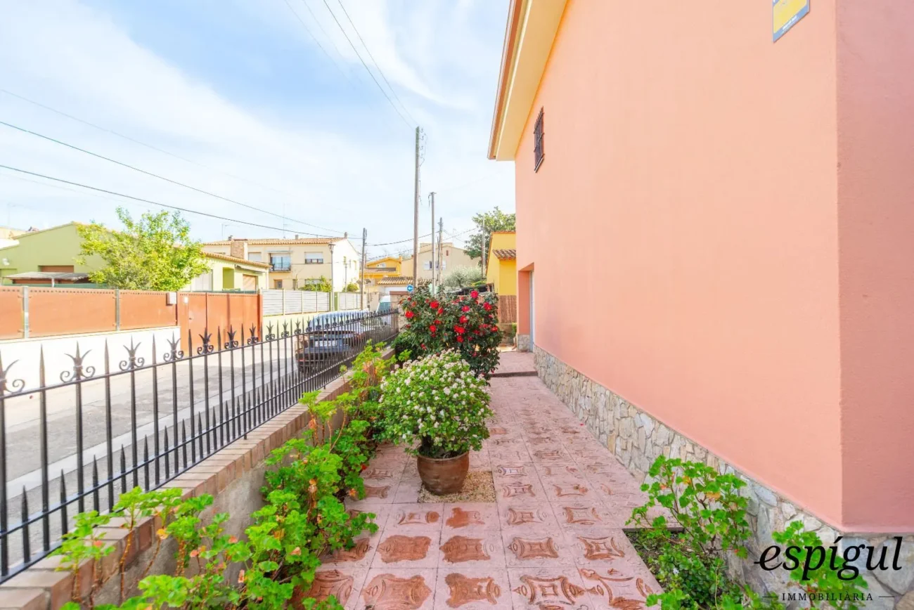 Ampla casa reformada de 6 habitacions amb jardí a Palafrugell