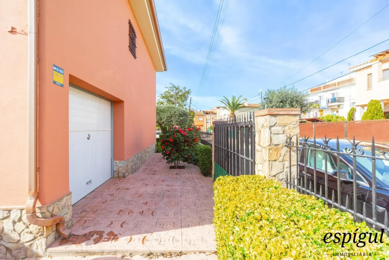Ampla casa reformada de 6 habitacions amb jardí a Palafrugell