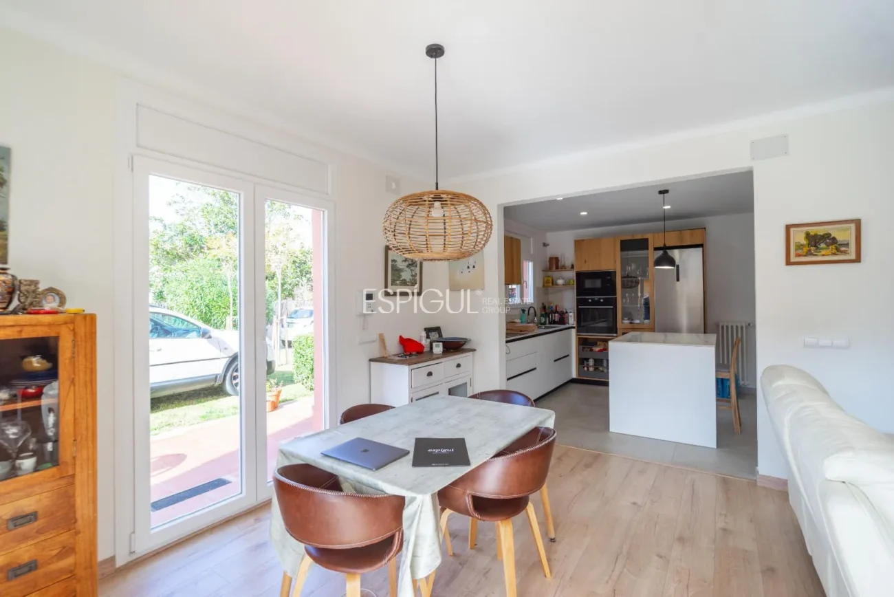 Amplia casa reformada de 6 habitaciones con jardín en Palafrugell