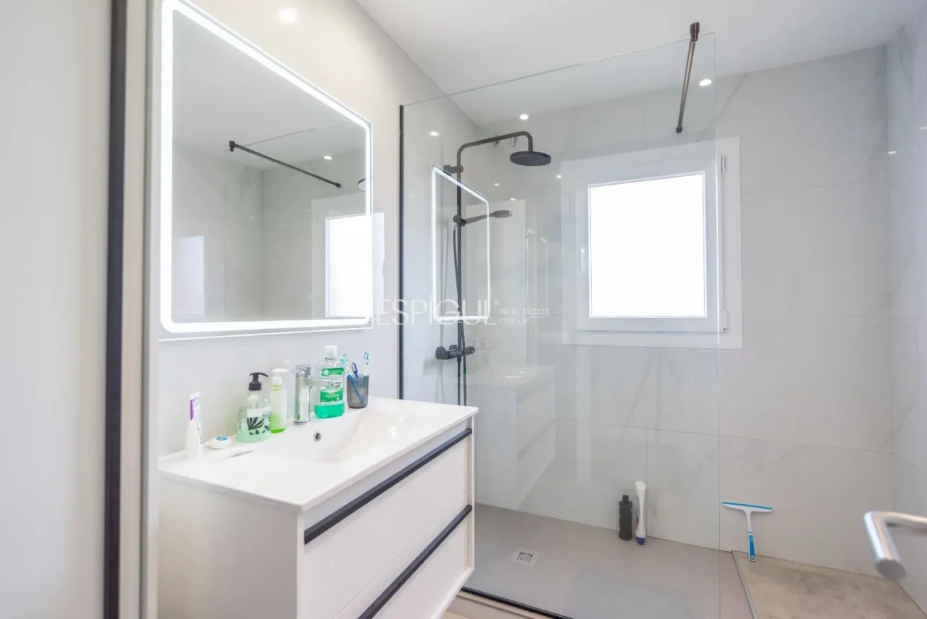 Amplia casa reformada de 6 habitaciones con jardín en Palafrugell