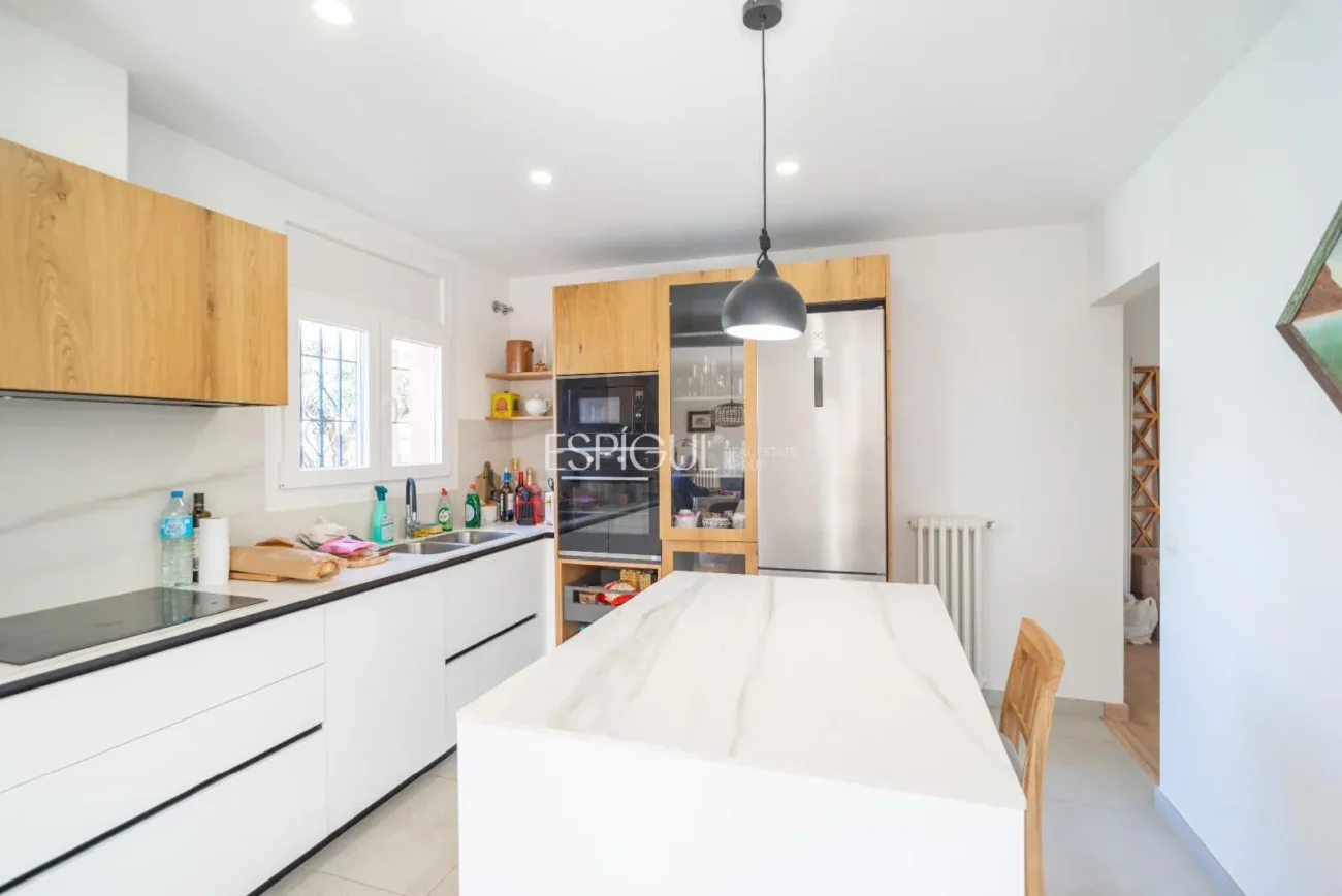 Amplia casa reformada de 6 habitaciones con jardín en Palafrugell