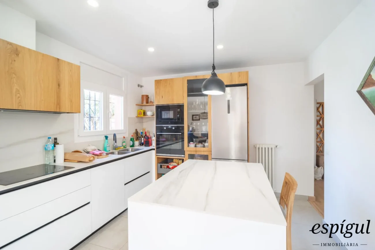 Ampla casa reformada de 6 habitacions amb jardí a Palafrugell