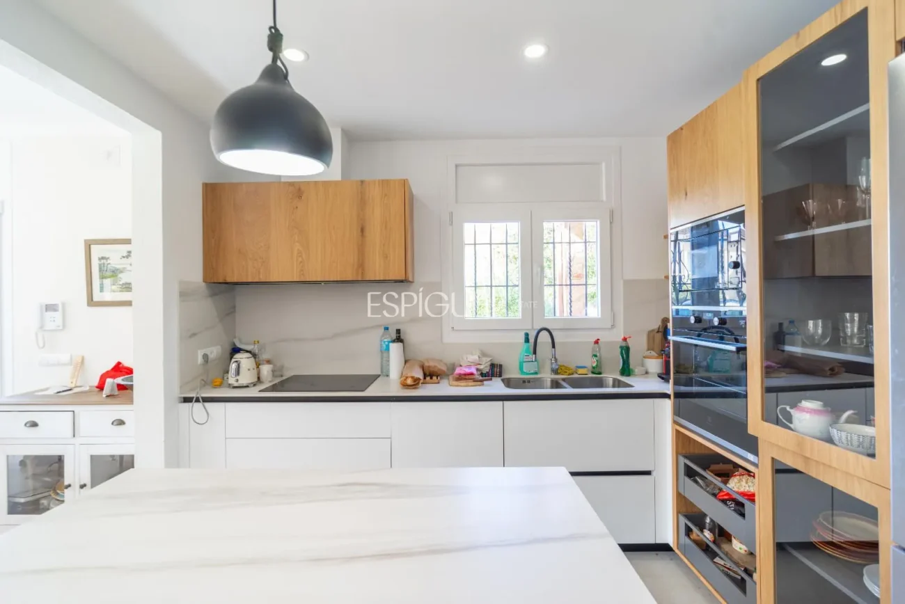 Amplia casa reformada de 6 habitaciones con jardín en Palafrugell