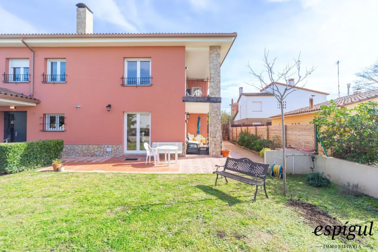 Ampla casa reformada de 6 habitacions amb jardí a Palafrugell