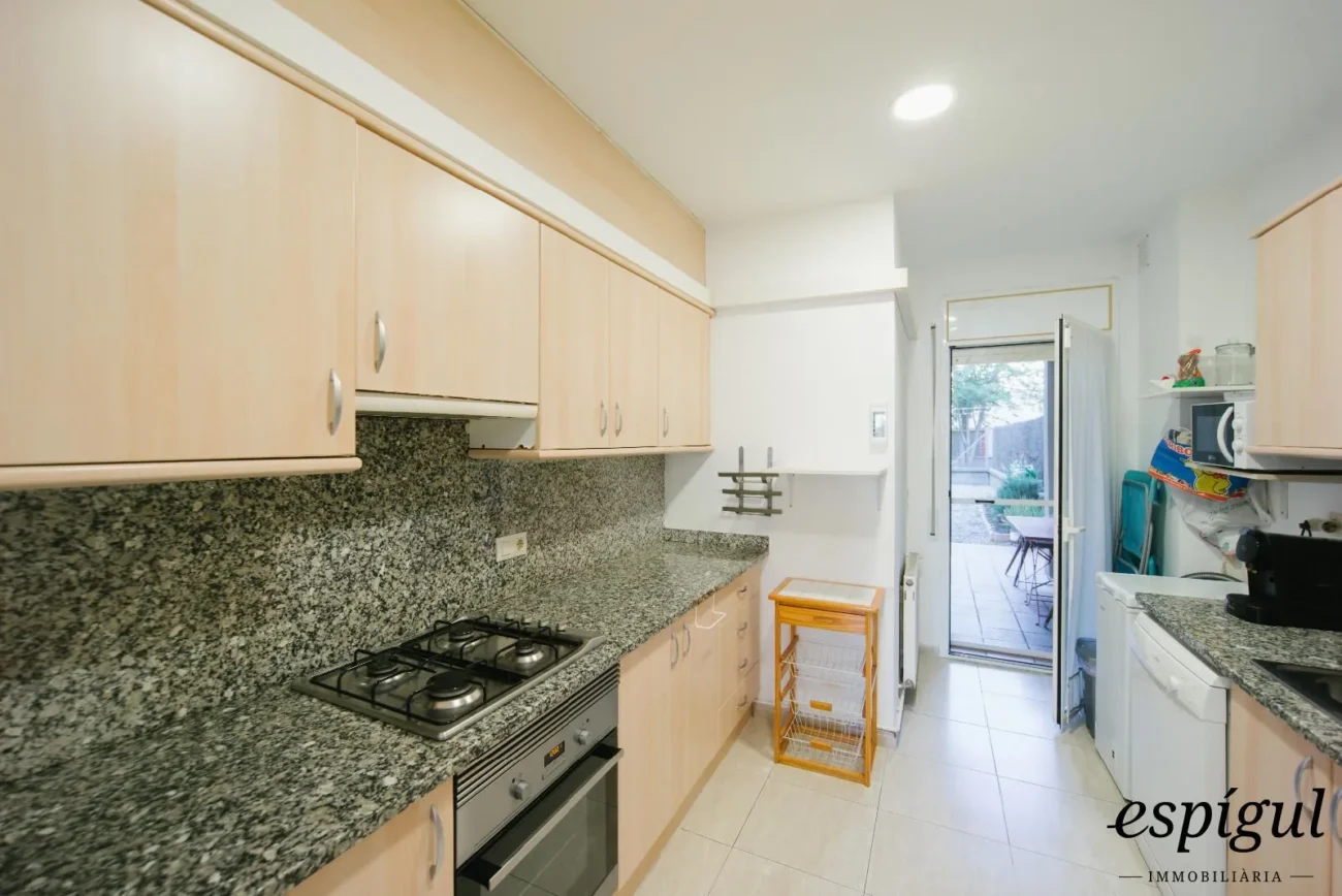 Baix de 3 habitacions amb terrassa i jardí a Peralada