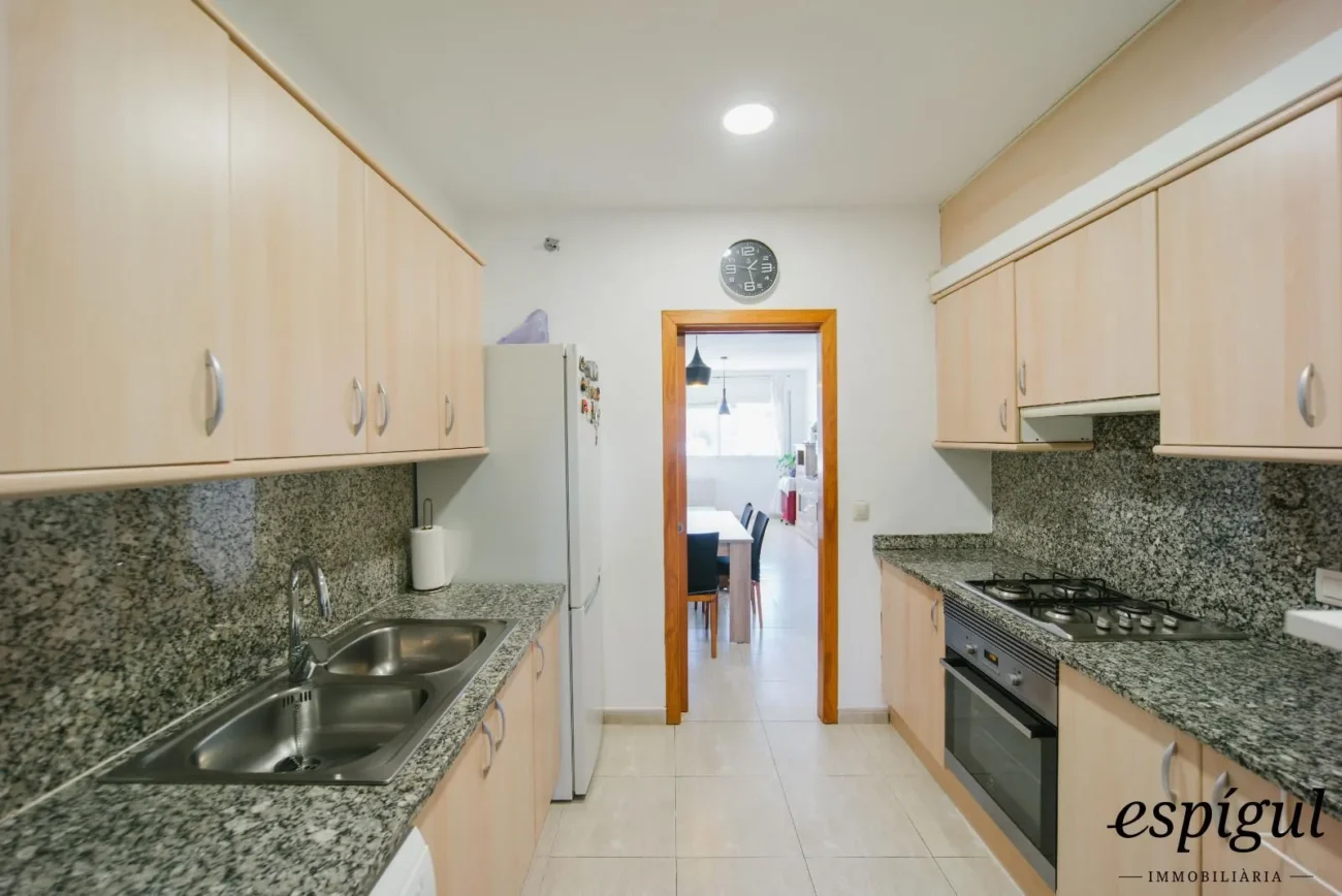 Baix de 3 habitacions amb terrassa i jardí a Peralada
