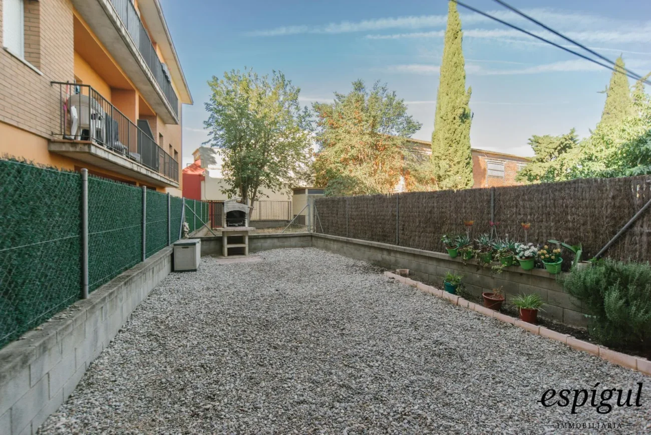 Baix de 3 habitacions amb terrassa i jardí a Peralada