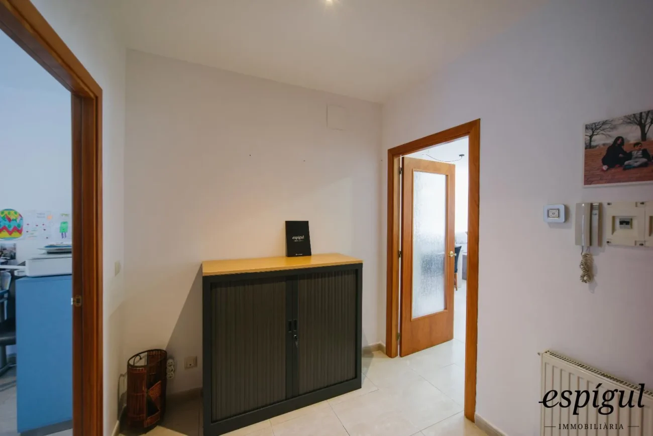 Baix de 3 habitacions amb terrassa i jardí a Peralada