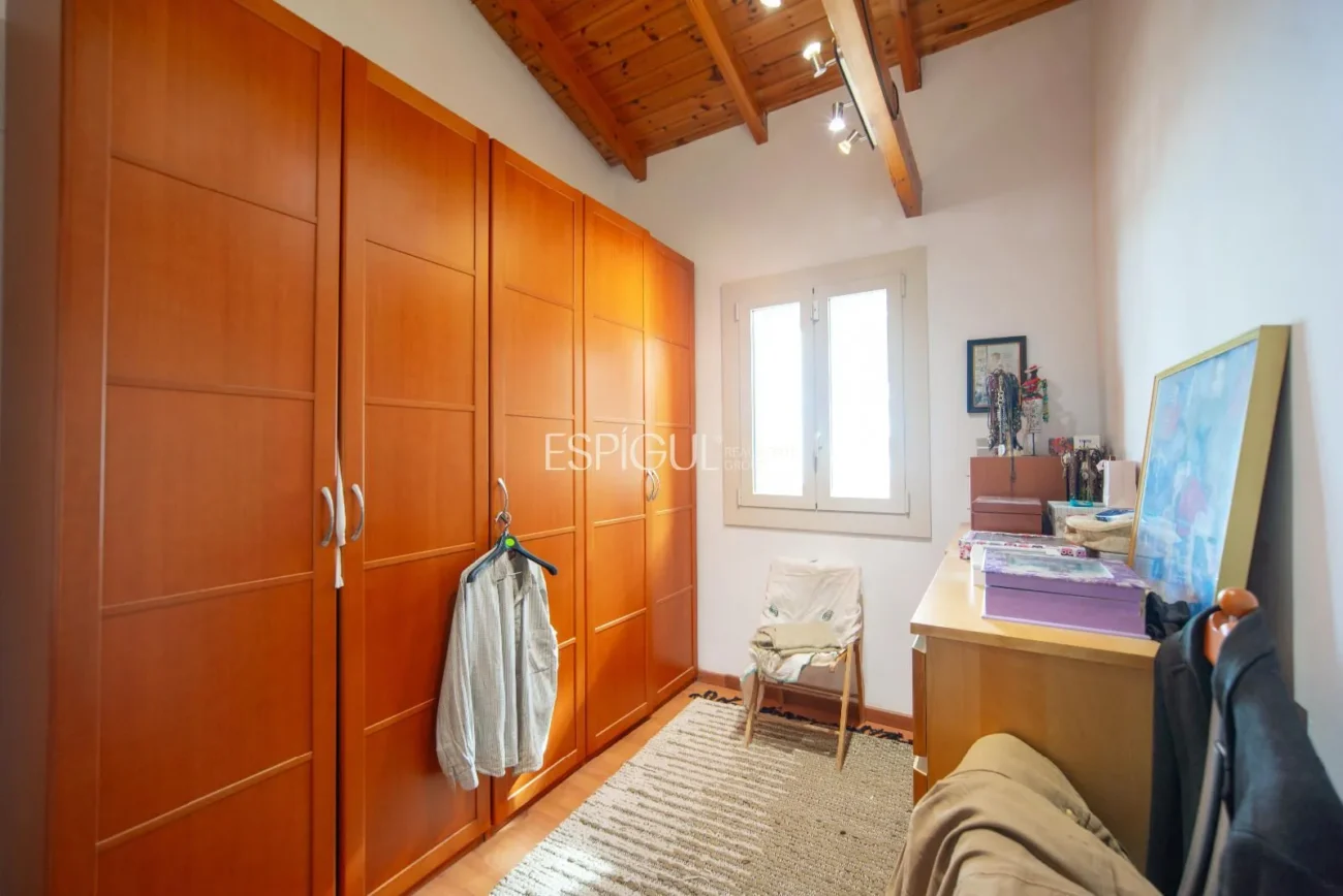 Bonita casa de gran potencial y diseño arquitectónico único en La Llobera, Cabrils