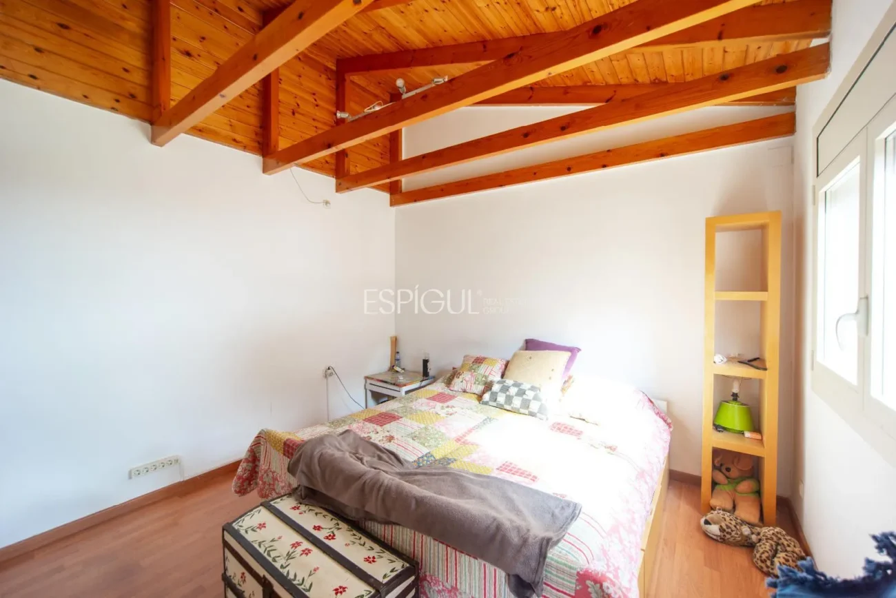 Bonita casa de gran potencial y diseño arquitectónico único en La Llobera, Cabrils