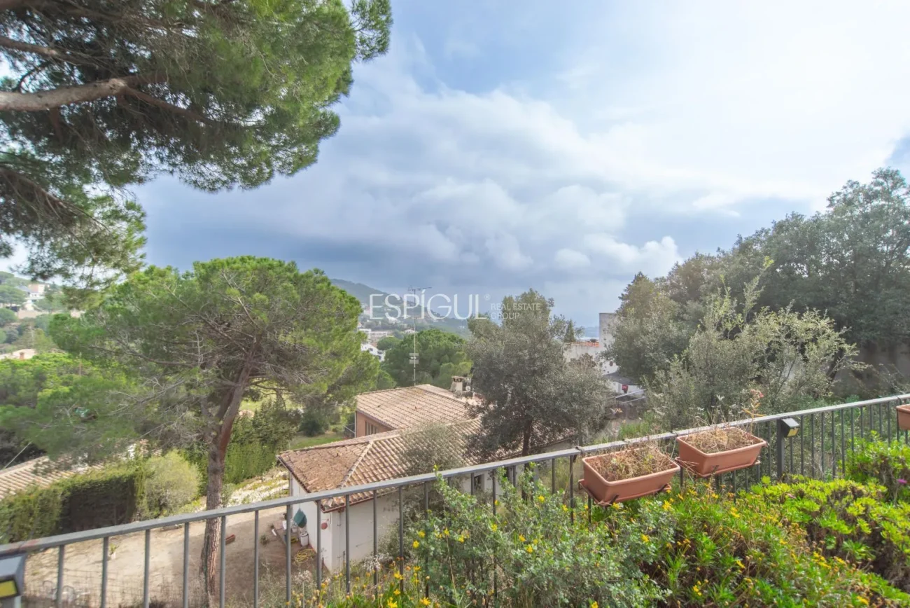Bonita casa de gran potencial y diseño arquitectónico único en La Llobera, Cabrils