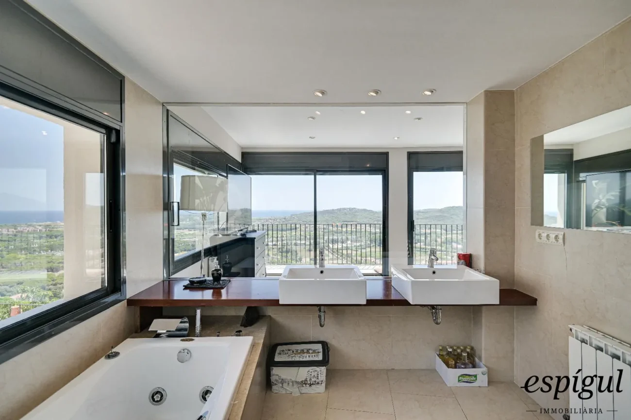 Chalet de lujo en Castell-Platja d’Aro con impresionantes vistas.