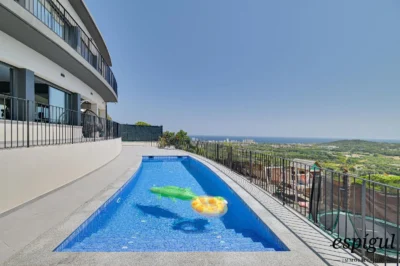 Chalet de lujo en Castell-Platja d’Aro con impresionantes vistas.