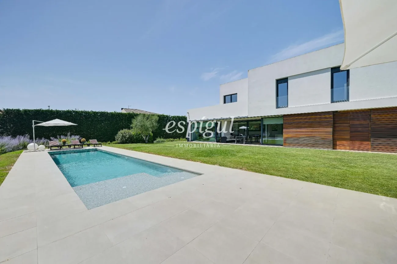 Exclusive detached house in Llagostera