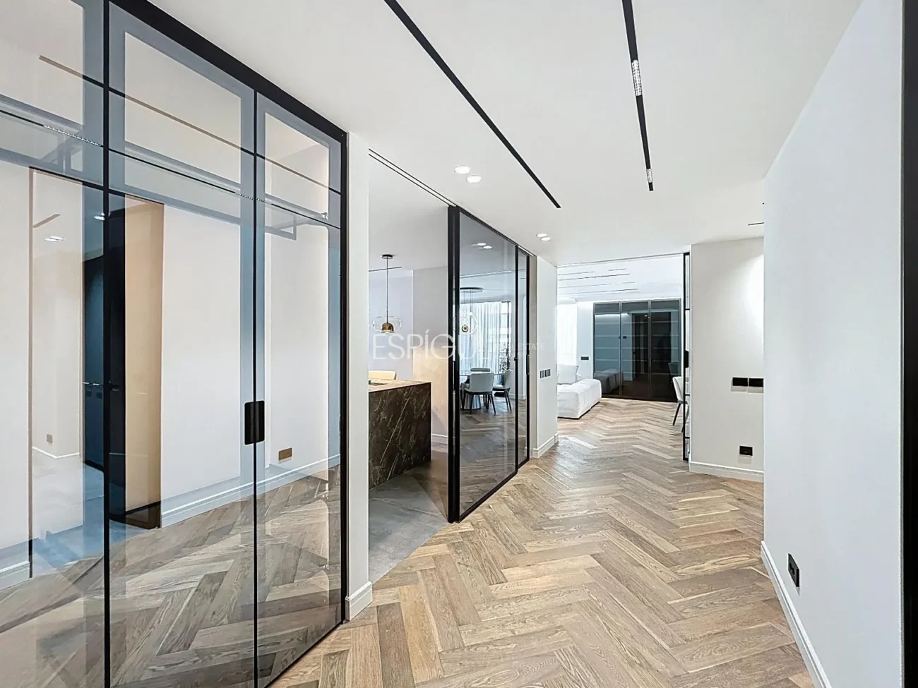 Эффектная дизайнерская квартира на улице Виа Августа