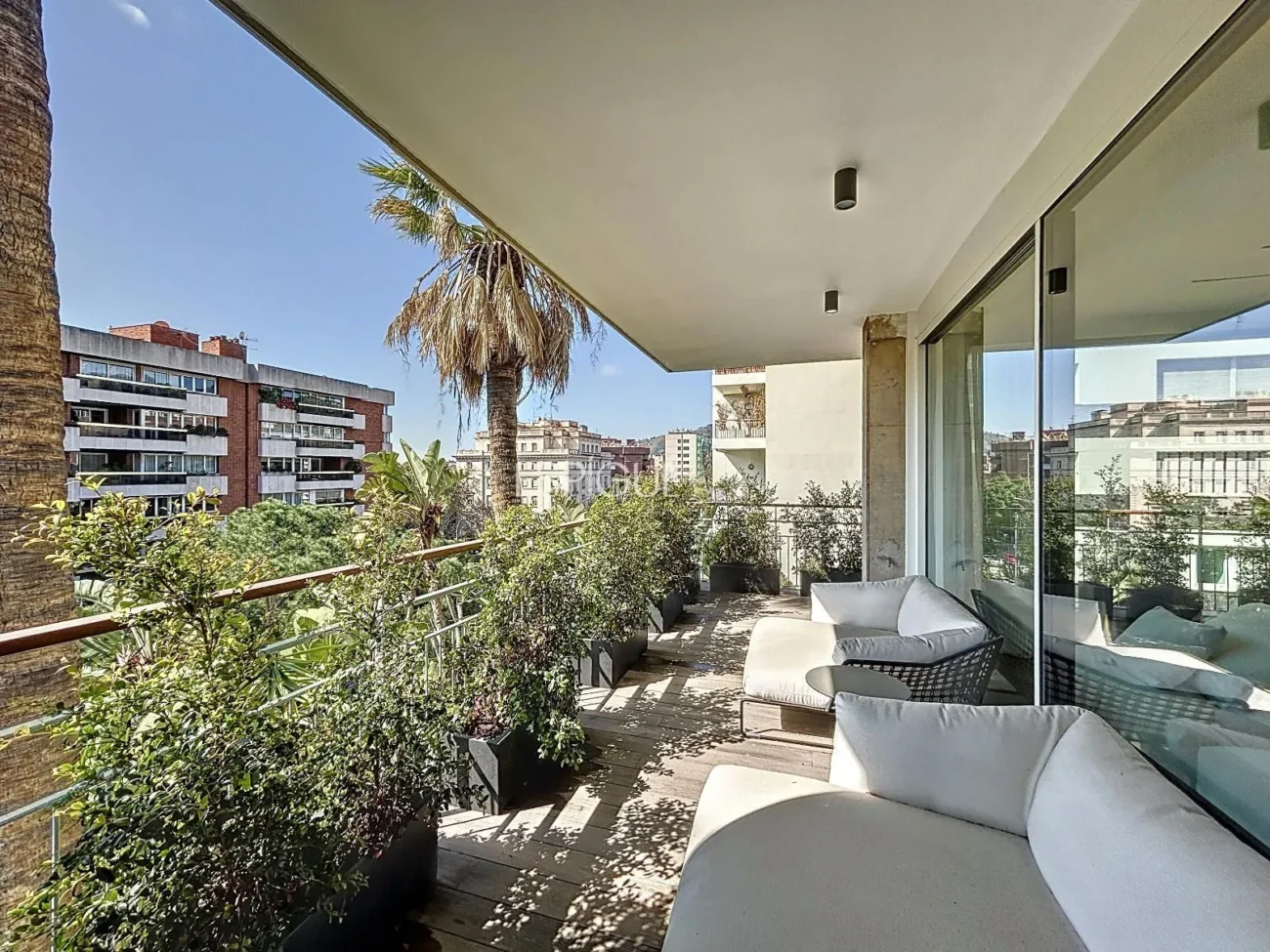 Эффектная дизайнерская квартира на улице Виа Августа