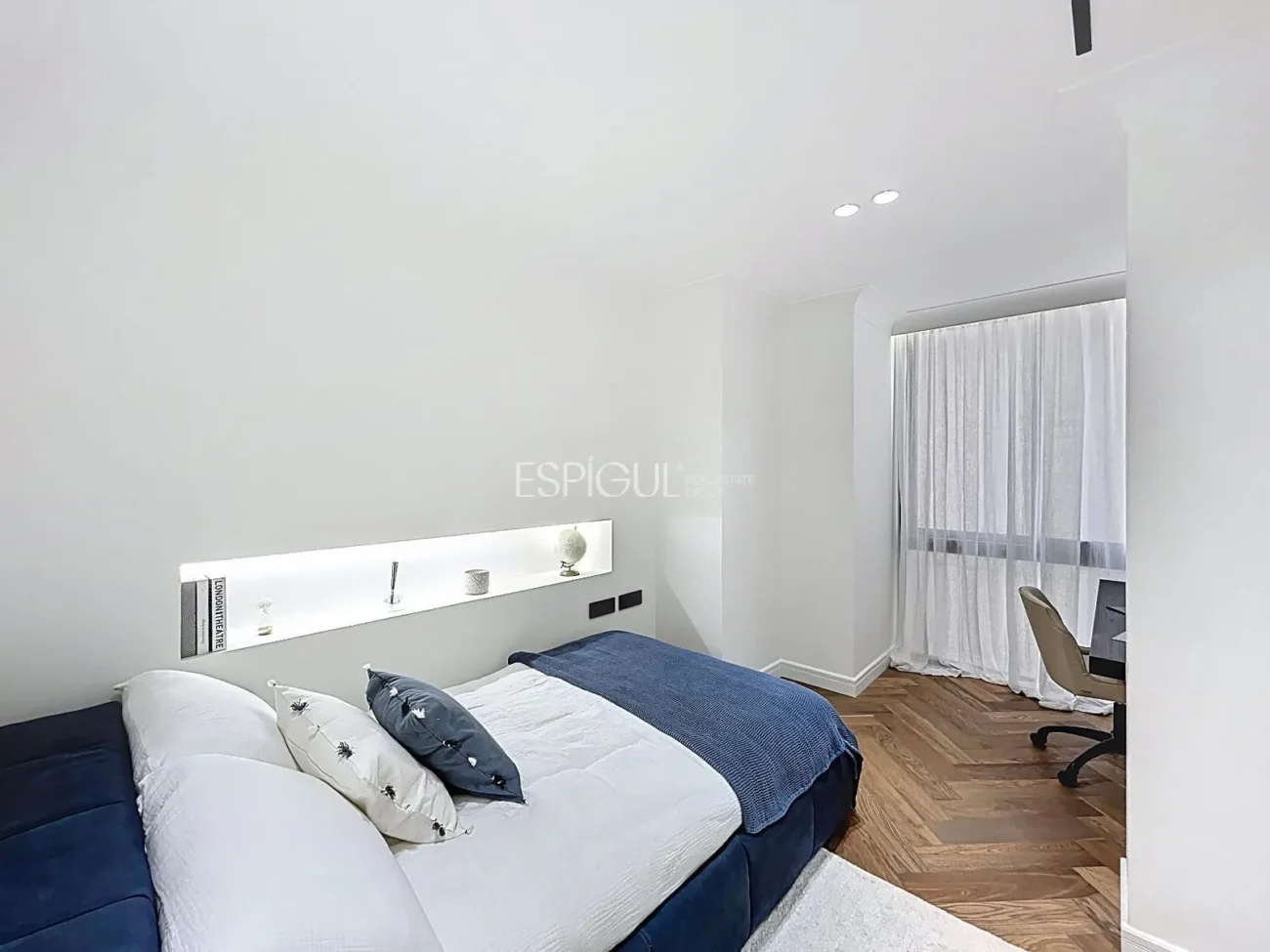 Эффектная дизайнерская квартира на улице Виа Августа