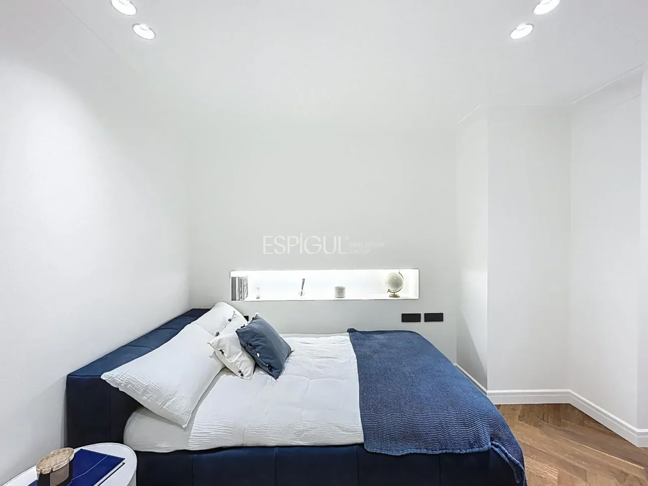 Эффектная дизайнерская квартира на улице Виа Августа