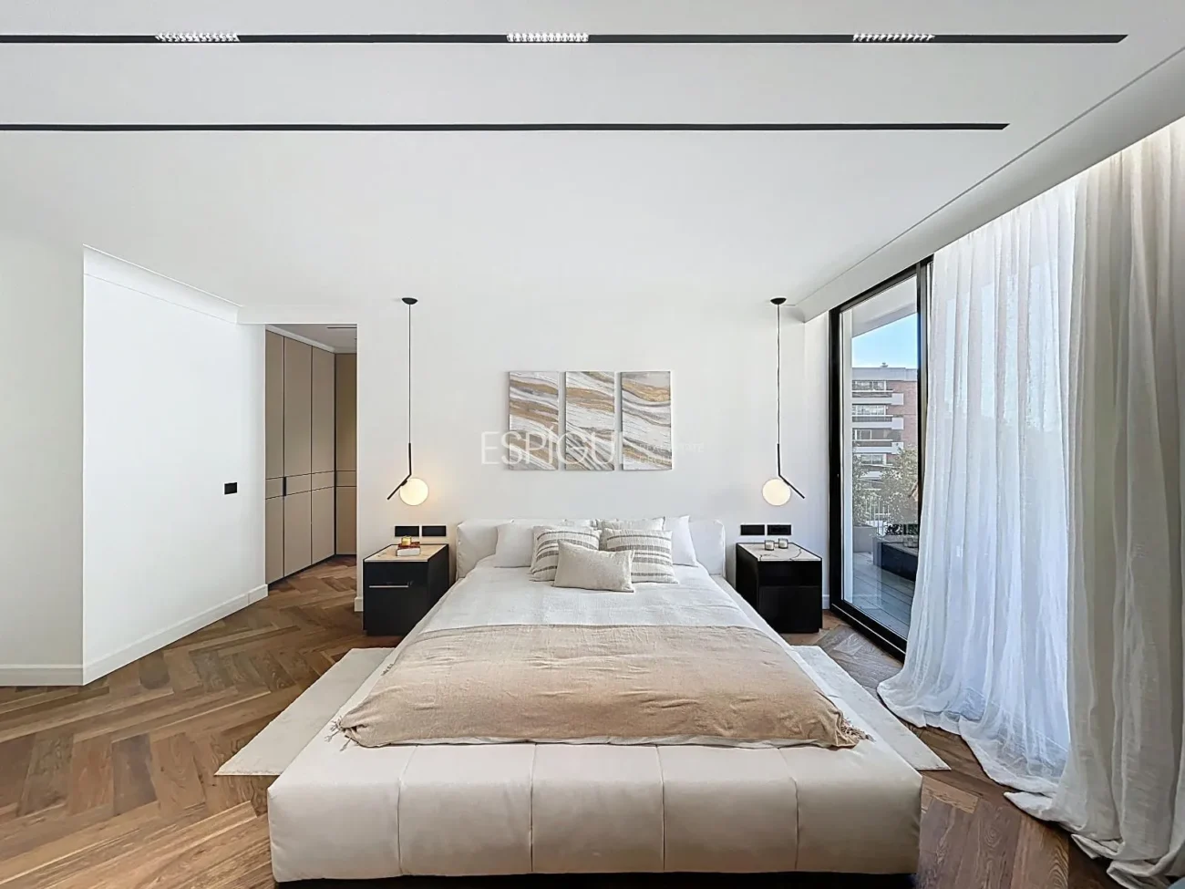 Эффектная дизайнерская квартира на улице Виа Августа