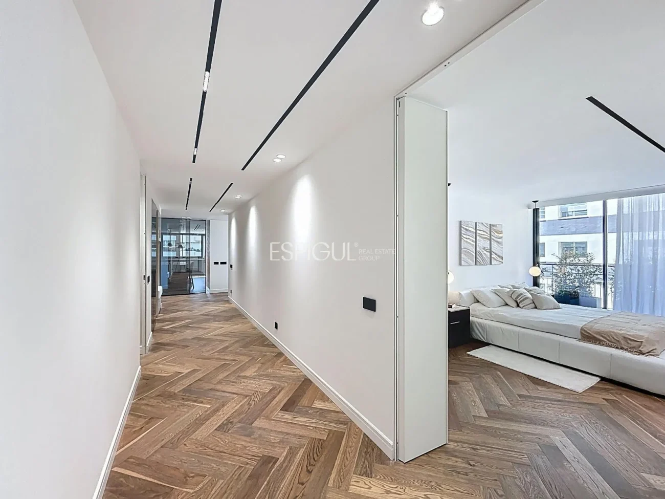 Эффектная дизайнерская квартира на улице Виа Августа