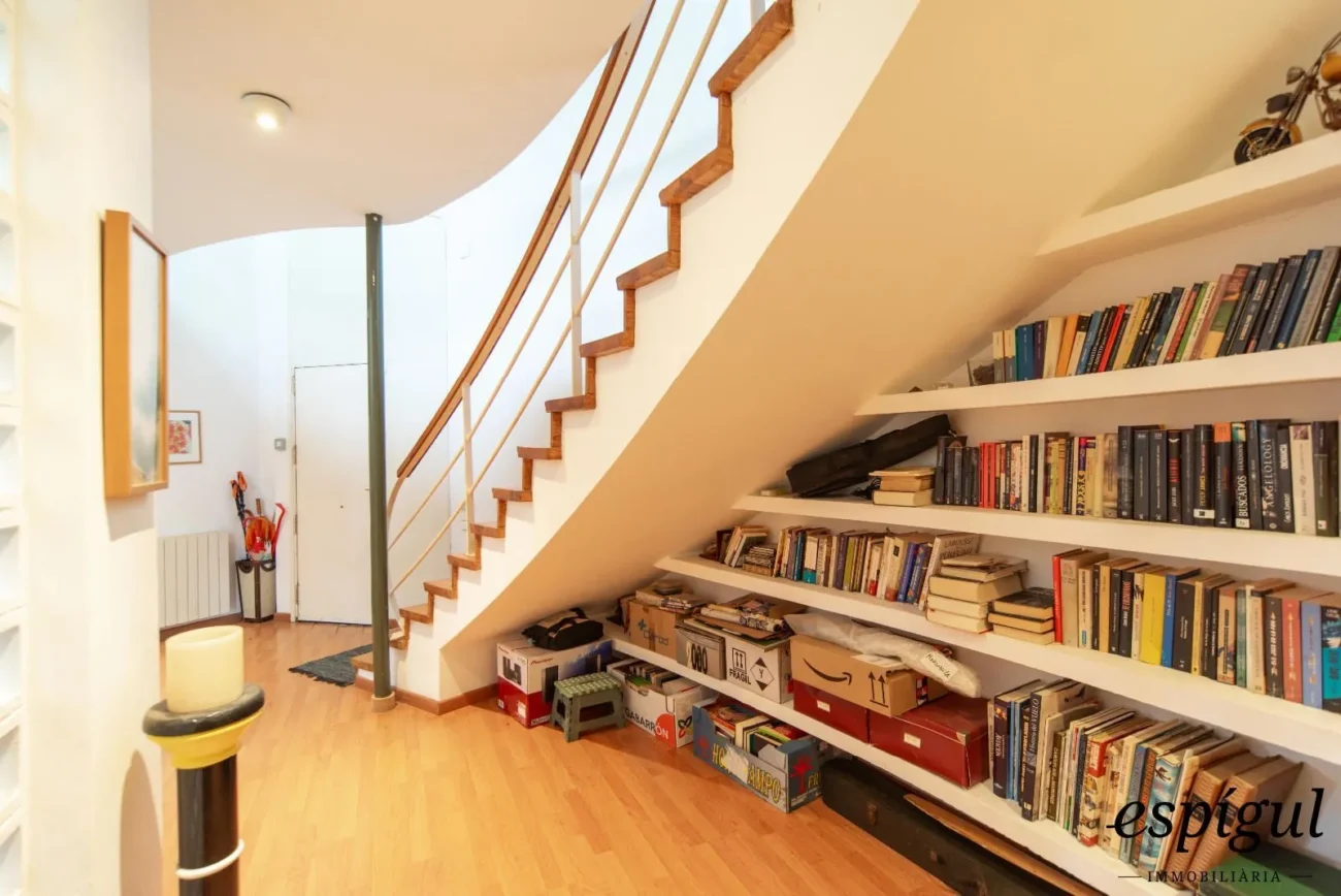 Bonita casa de gran potencial y diseño arquitectónico único en La Llobera, Cabrils
