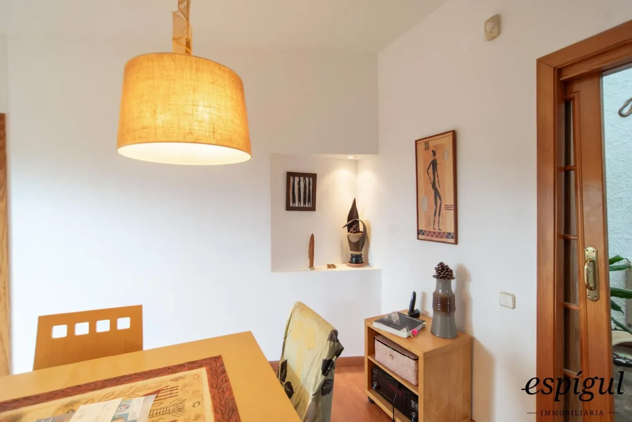 Bonita casa de gran potencial y diseño arquitectónico único en La Llobera, Cabrils