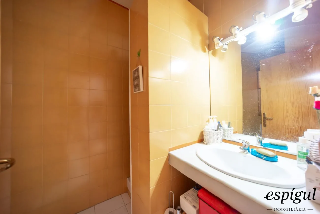 Bonita casa de gran potencial y diseño arquitectónico único en La Llobera, Cabrils