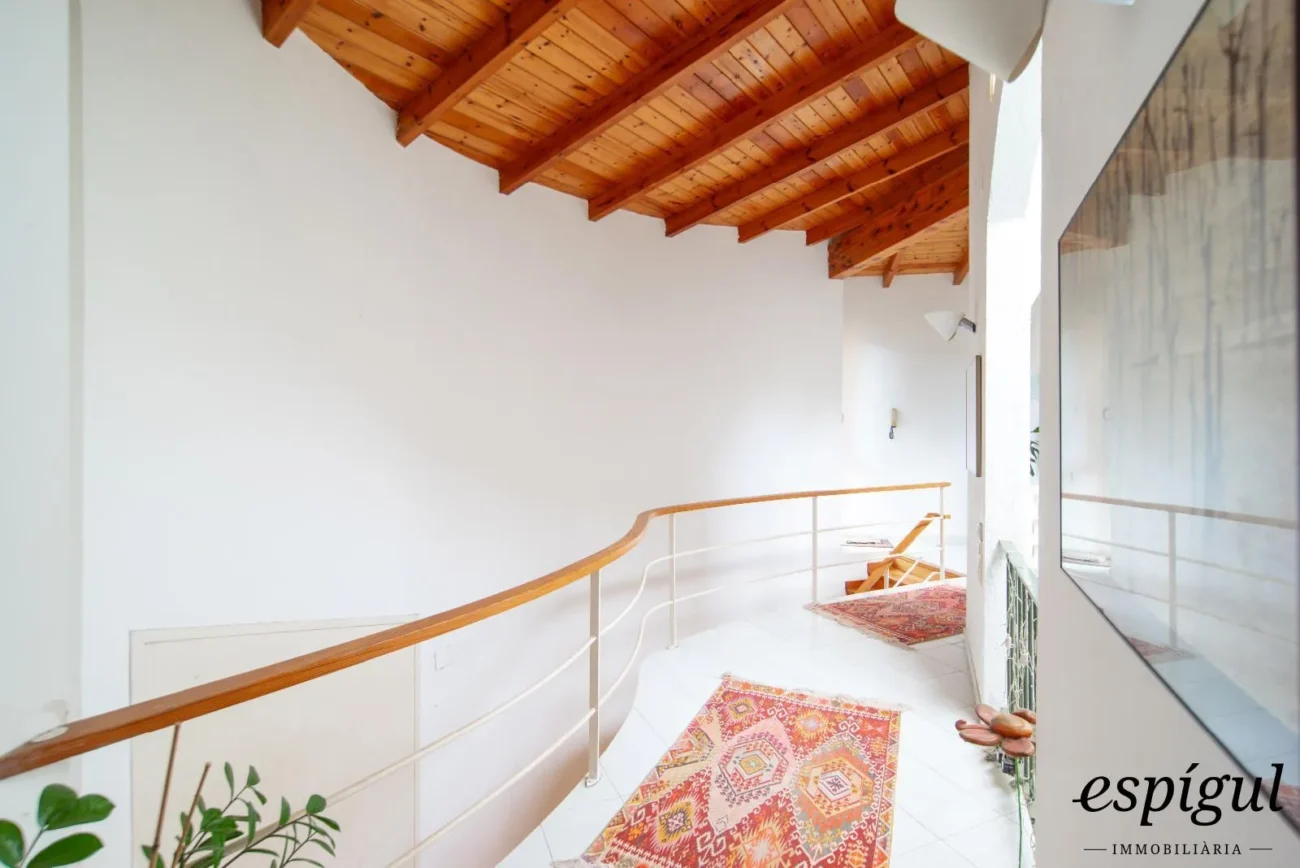 Bonita casa de gran potencial y diseño arquitectónico único en La Llobera, Cabrils