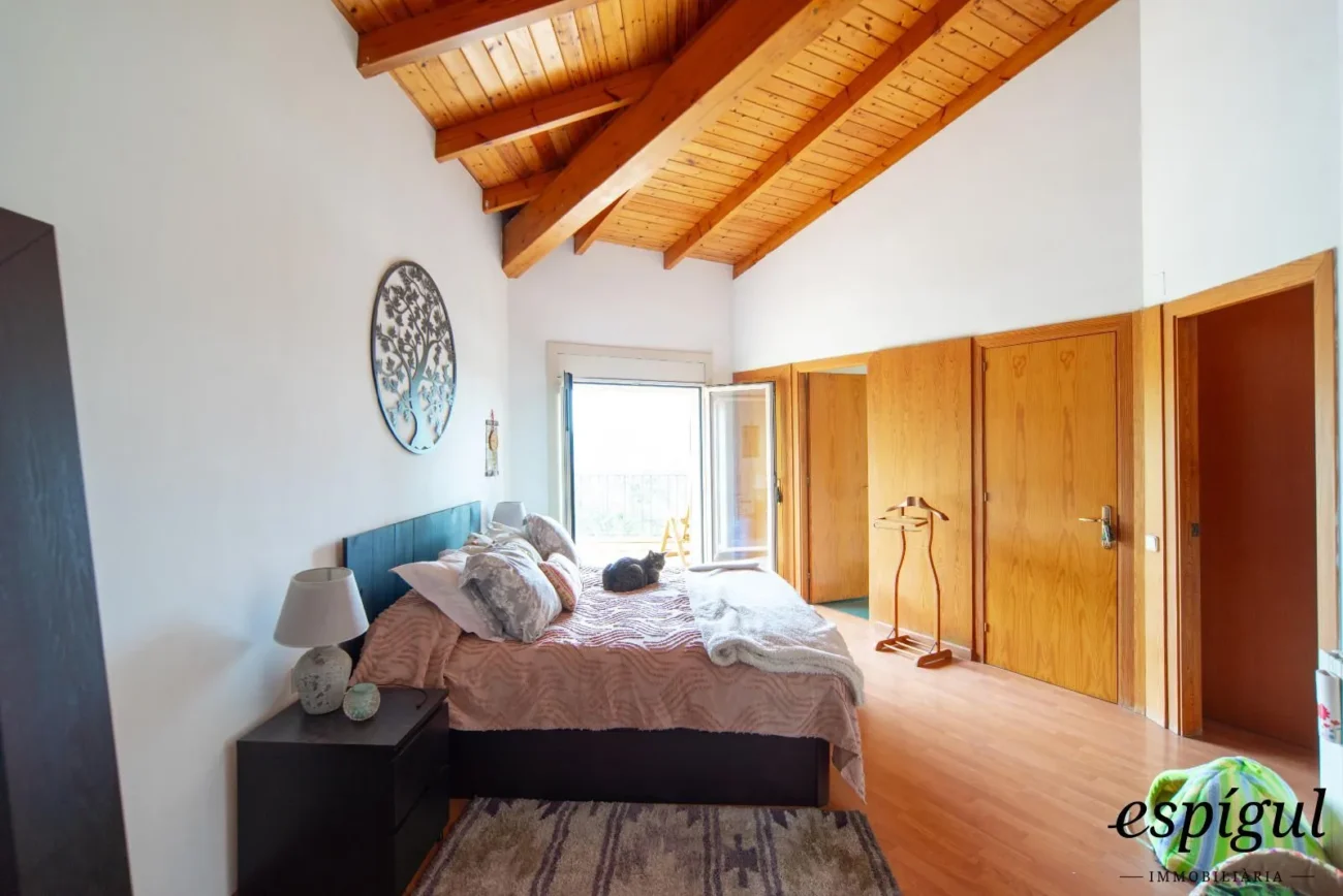Bonita casa de gran potencial y diseño arquitectónico único en La Llobera, Cabrils