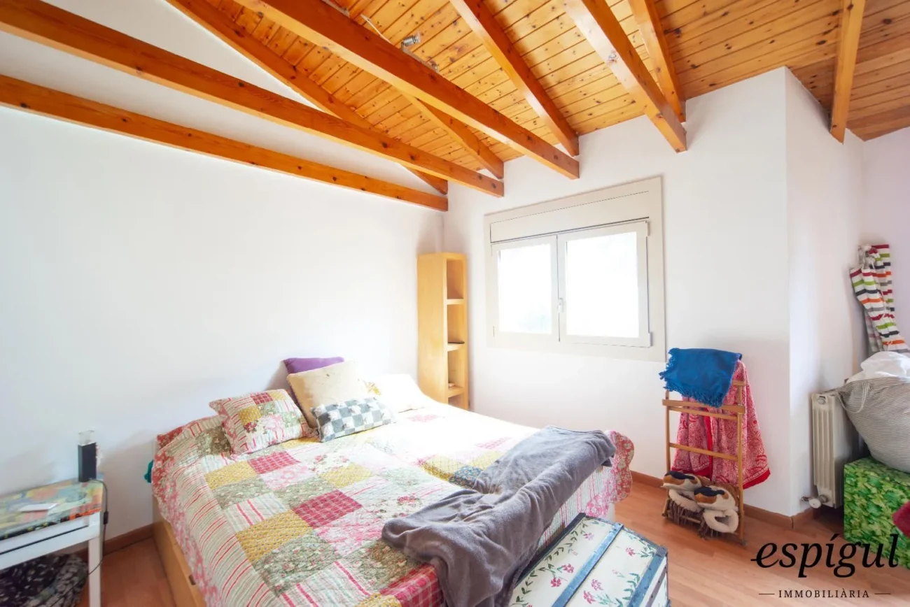 Bonita casa de gran potencial y diseño arquitectónico único en La Llobera, Cabrils