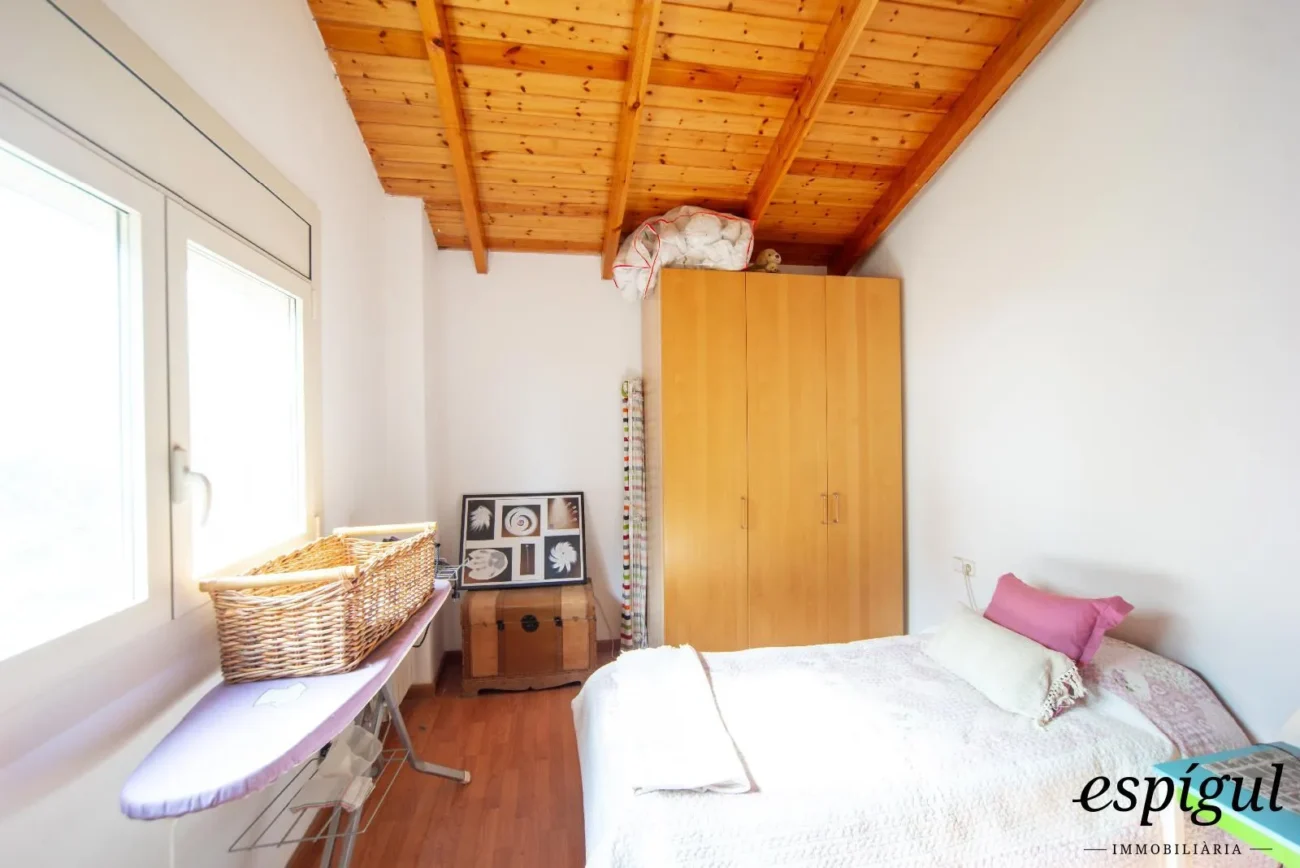 Bonita casa de gran potencial y diseño arquitectónico único en La Llobera, Cabrils