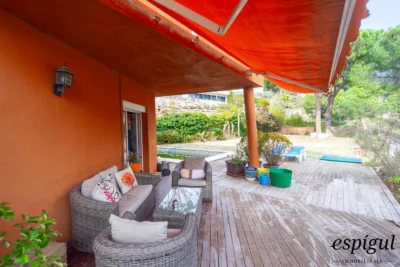 Bonita casa de gran potencial y diseño arquitectónico único en La Llobera, Cabrils
