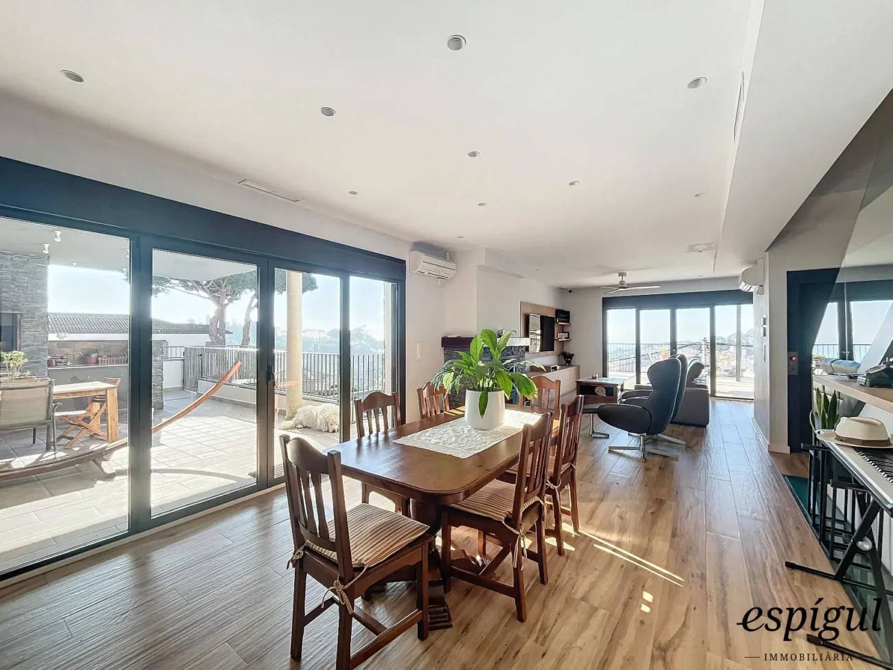 Casa exclusiva amb vistes panoràmiques al mar i la muntanya