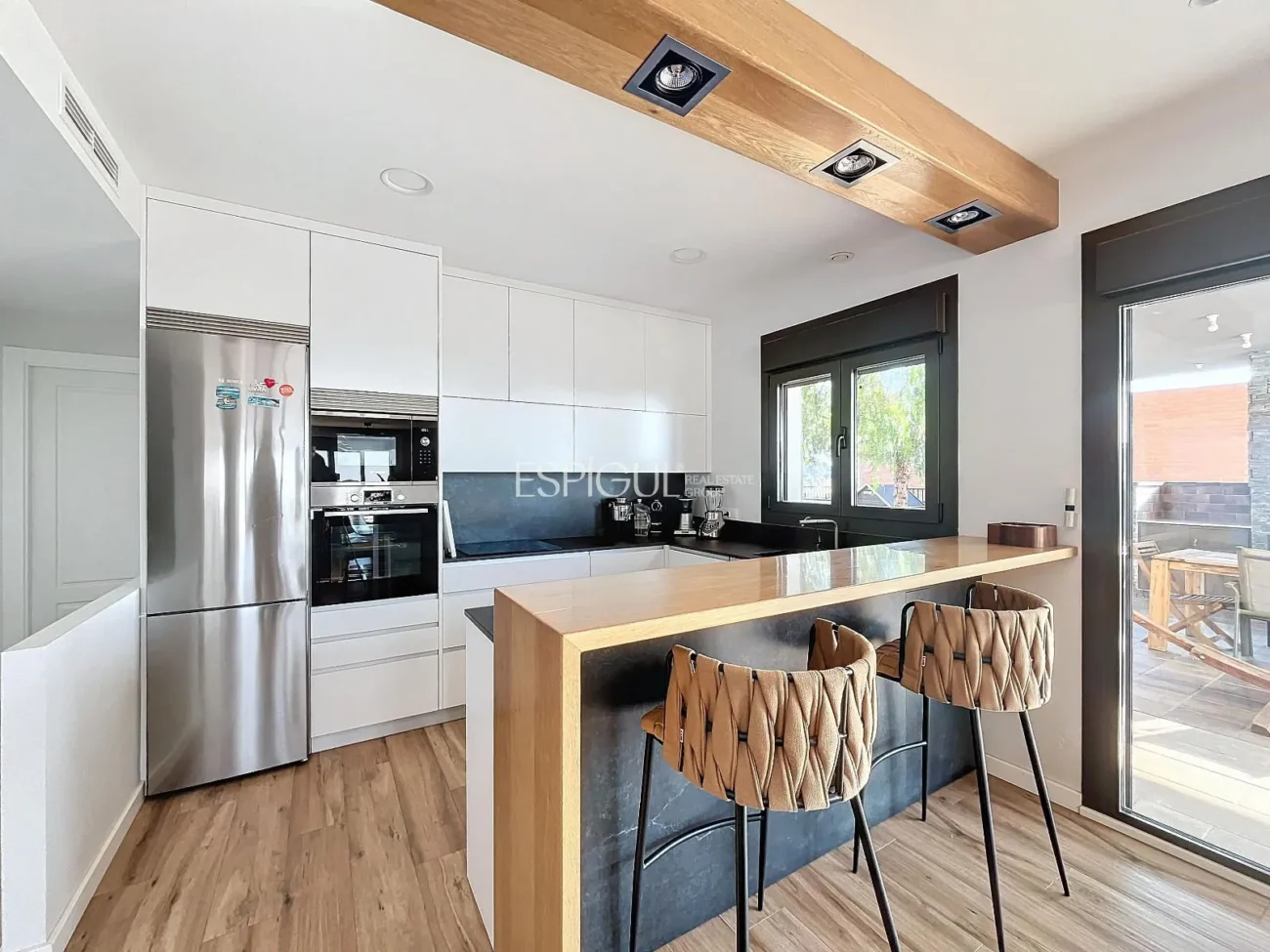 Exclusiva casa amb vistes panoràmiques al mar i la muntanya