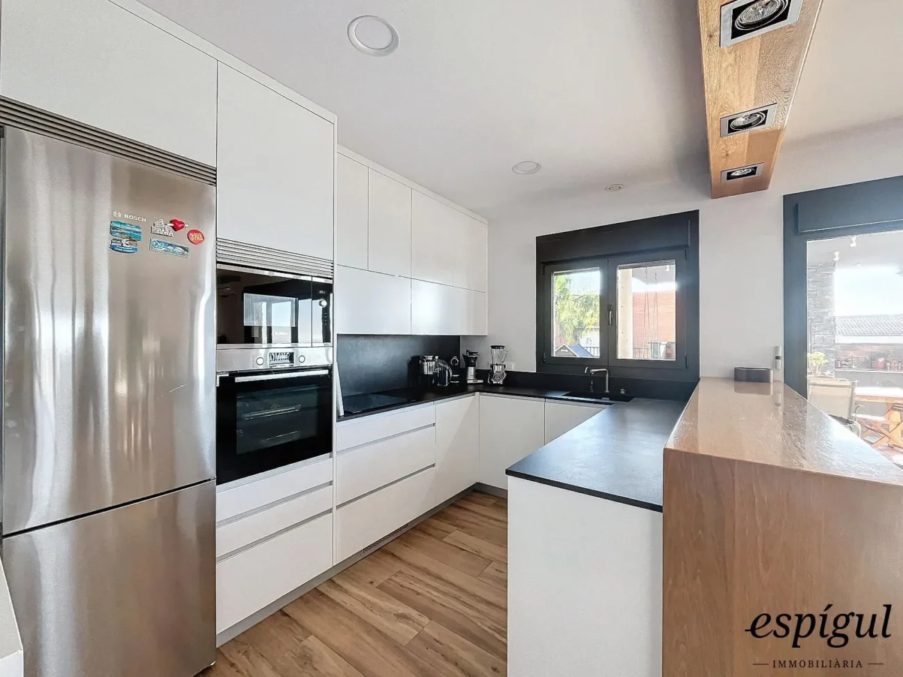 Casa exclusiva amb vistes panoràmiques al mar i la muntanya