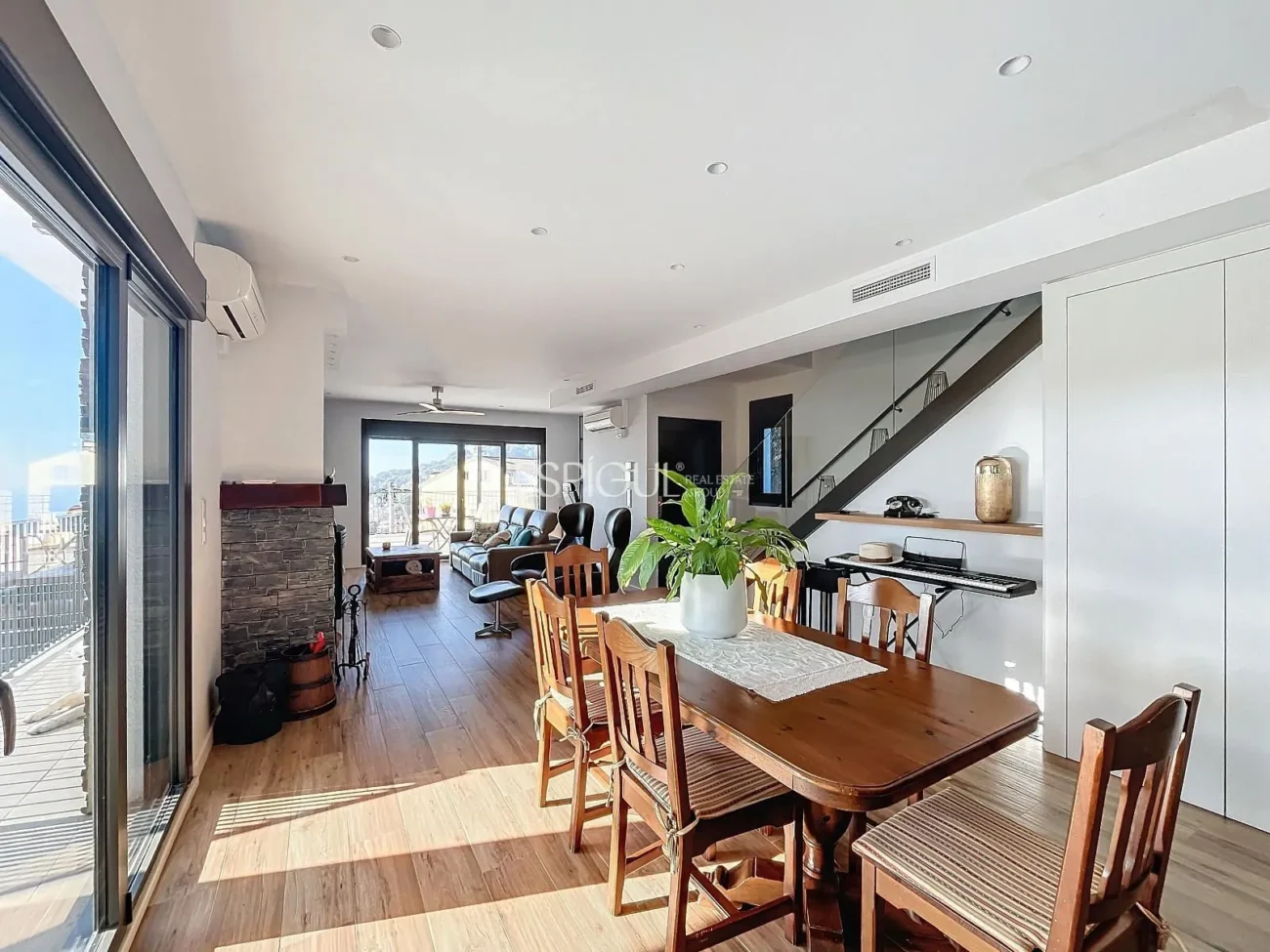 Exclusiva casa amb vistes panoràmiques al mar i la muntanya