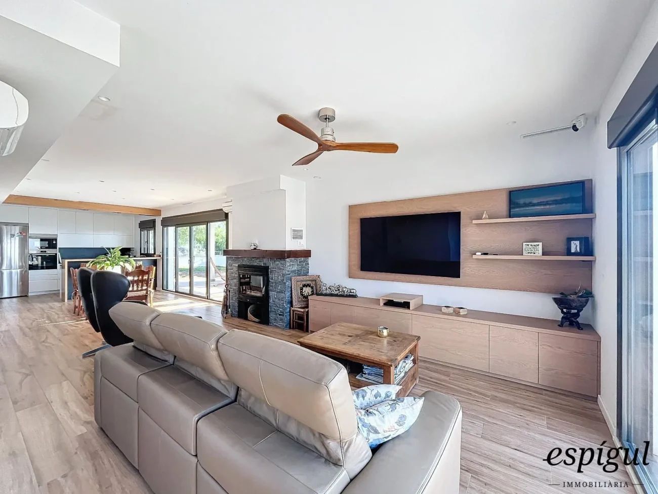 Exclusive home with panoramic sea and mountain views