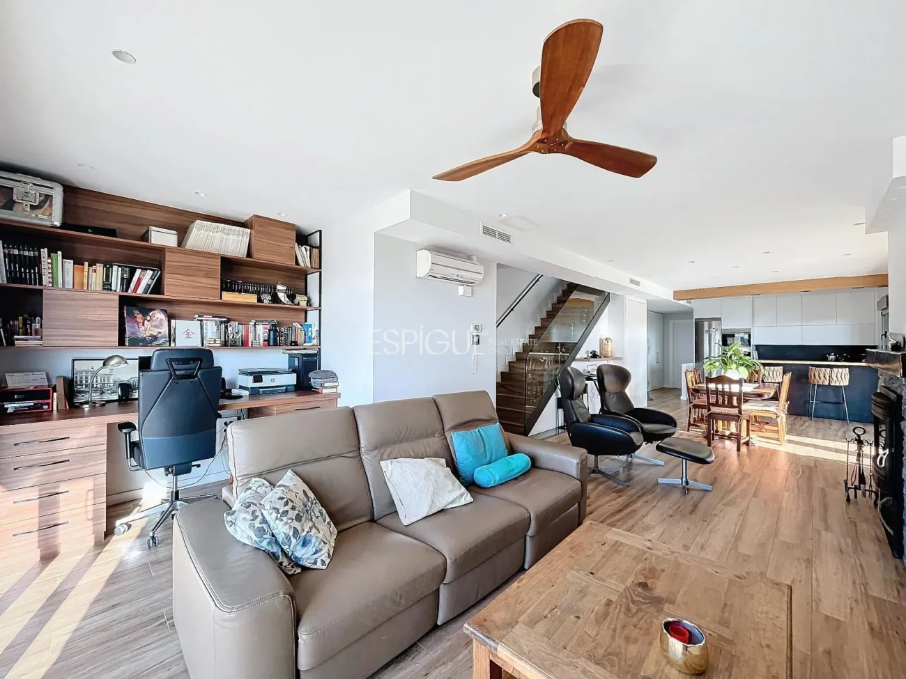 Exclusiva casa amb vistes panoràmiques al mar i la muntanya