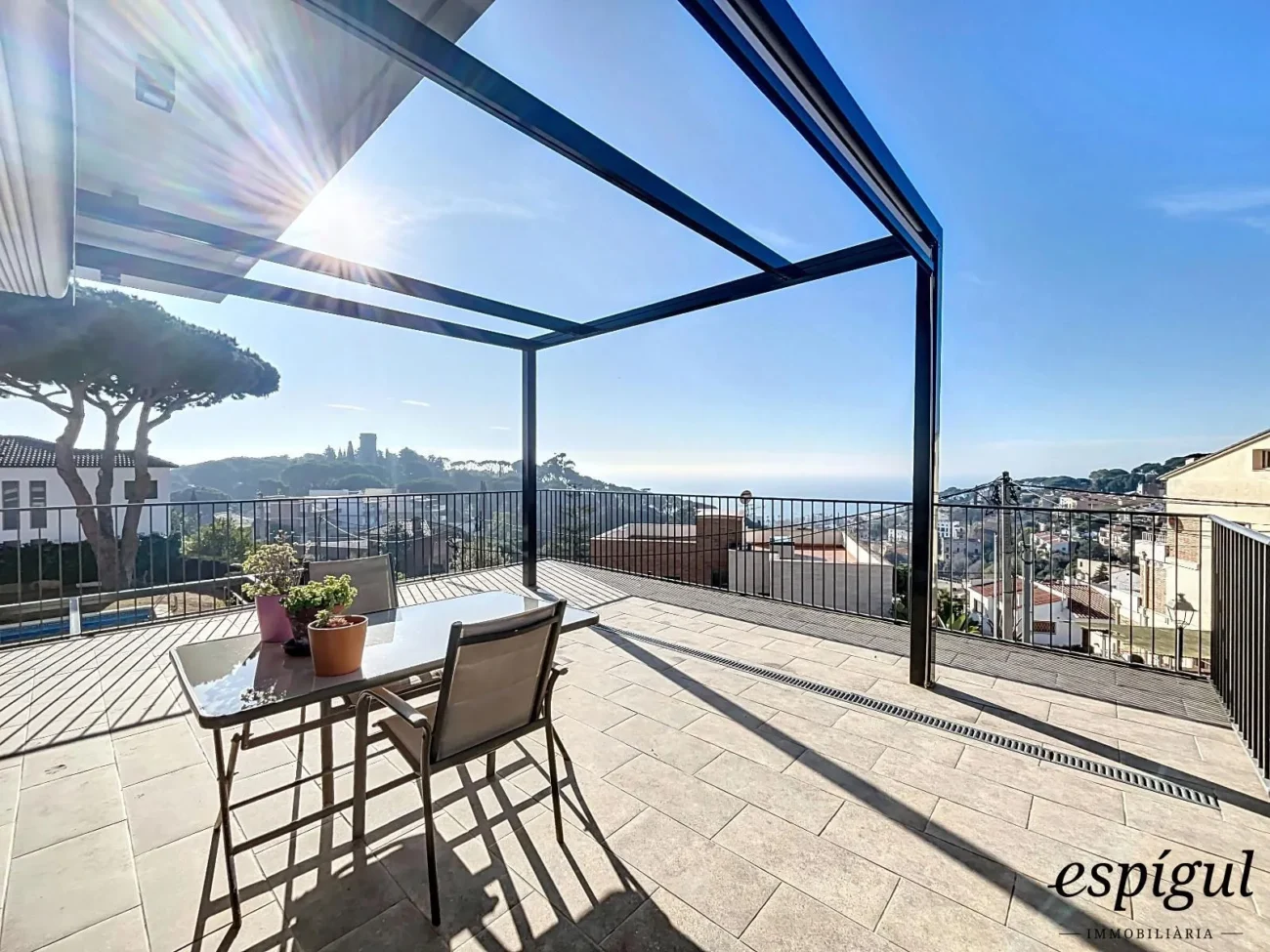 Casa exclusiva amb vistes panoràmiques al mar i la muntanya