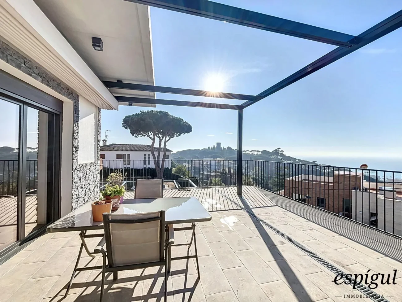 Casa exclusiva amb vistes panoràmiques al mar i la muntanya