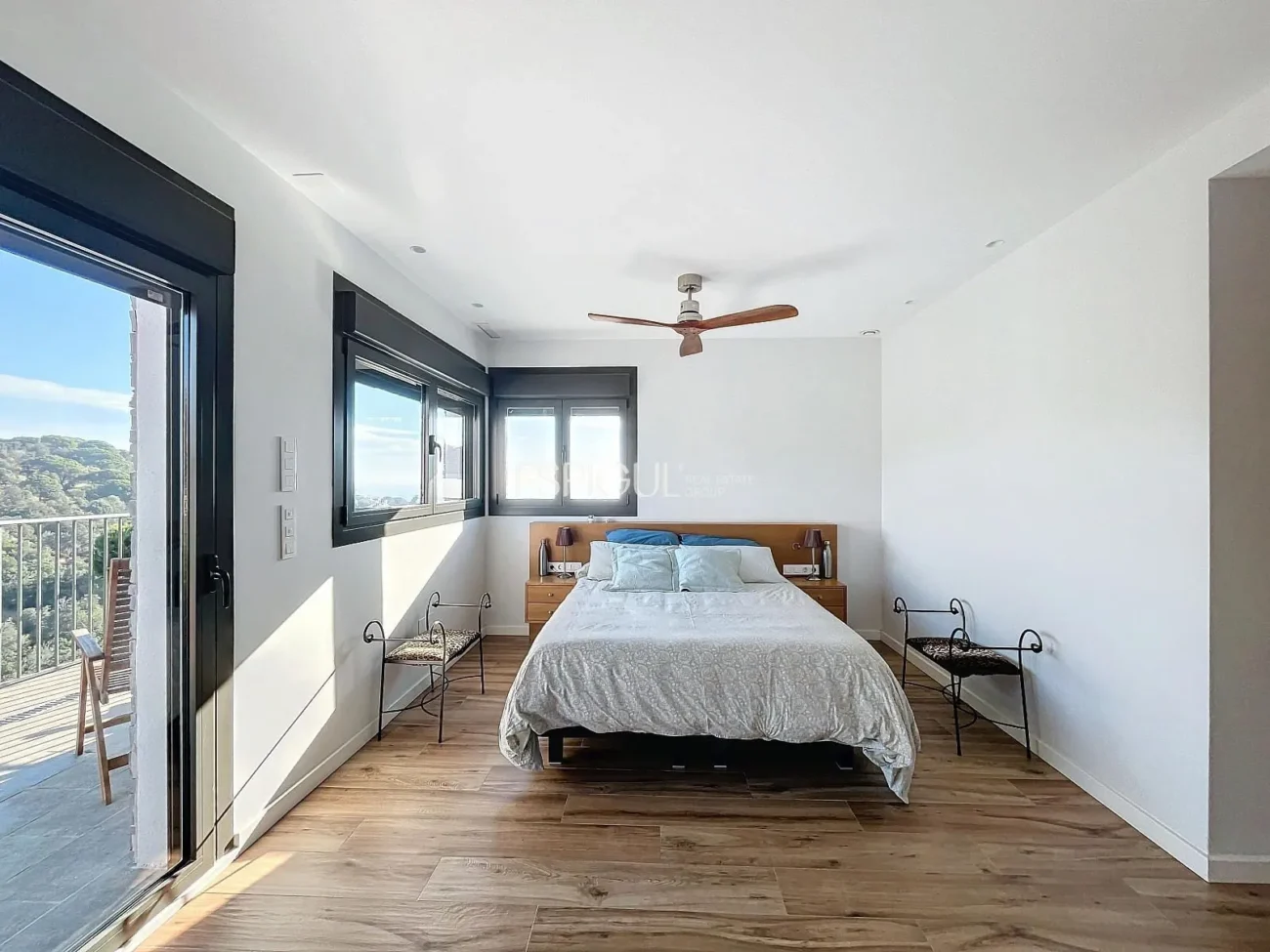 Exclusiva casa amb vistes panoràmiques al mar i la muntanya