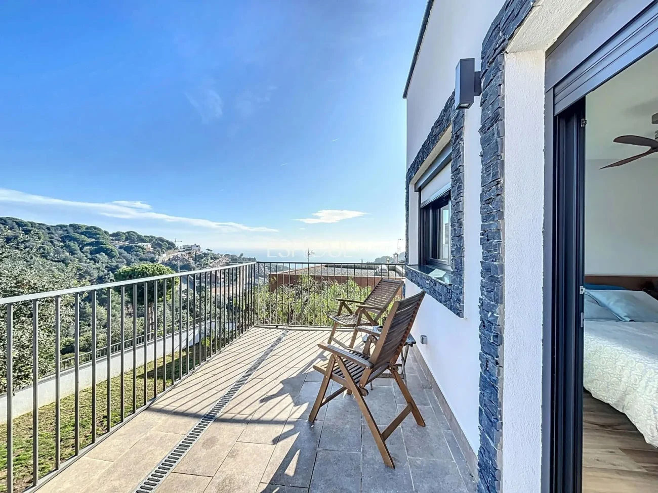 Exclusiva casa amb vistes panoràmiques al mar i la muntanya