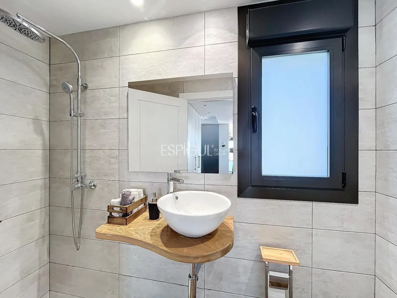 Exclusiva casa amb vistes panoràmiques al mar i la muntanya