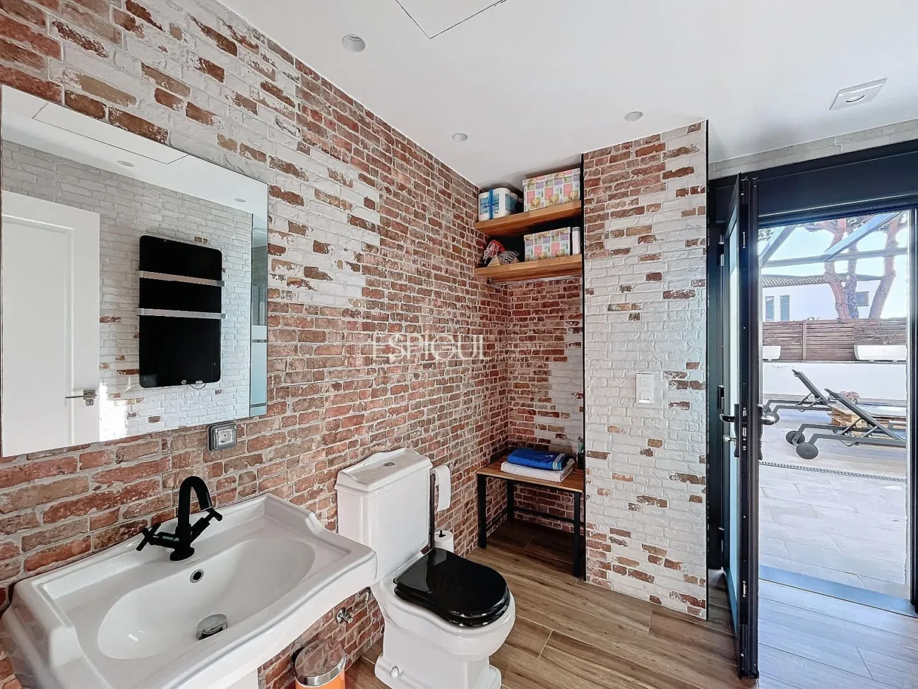 Exclusiva casa amb vistes panoràmiques al mar i la muntanya