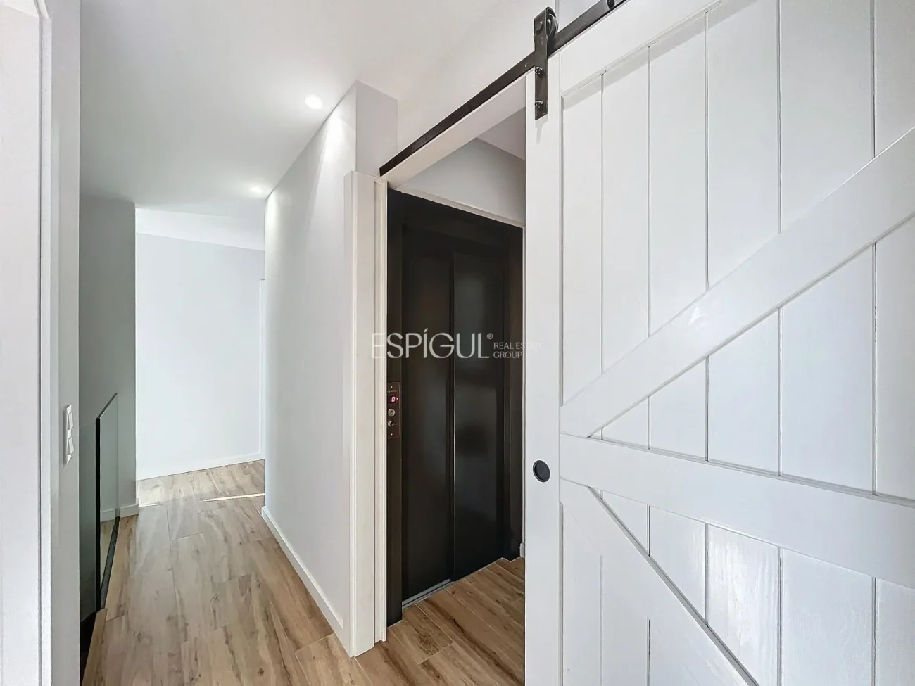 Exclusiva casa amb vistes panoràmiques al mar i la muntanya